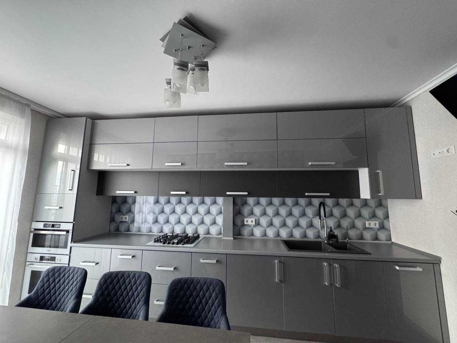 Продам простору 2-кімнатну квартиру