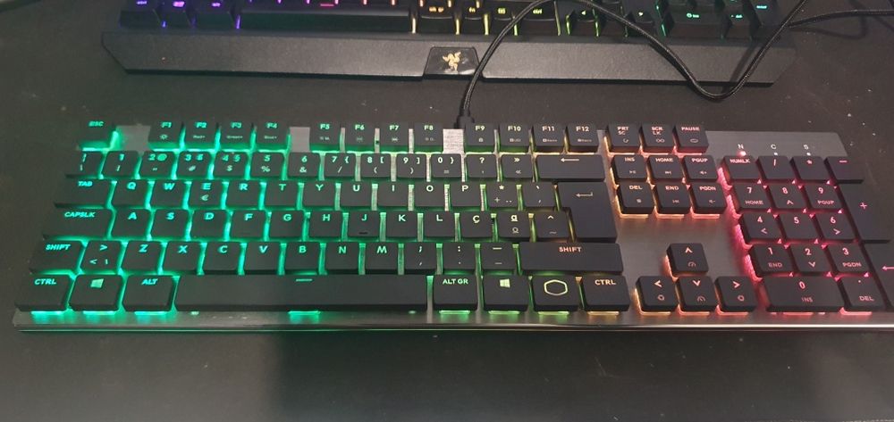 Teclado Mecânico Coolermaster sk650 RGB