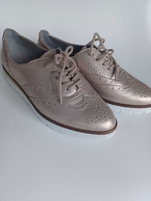 Туфлі на шнурівці