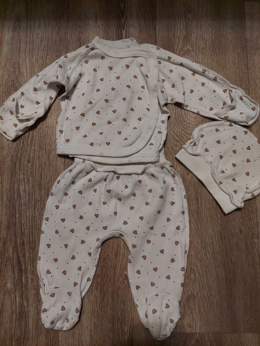 Продам набор вещей для девочки