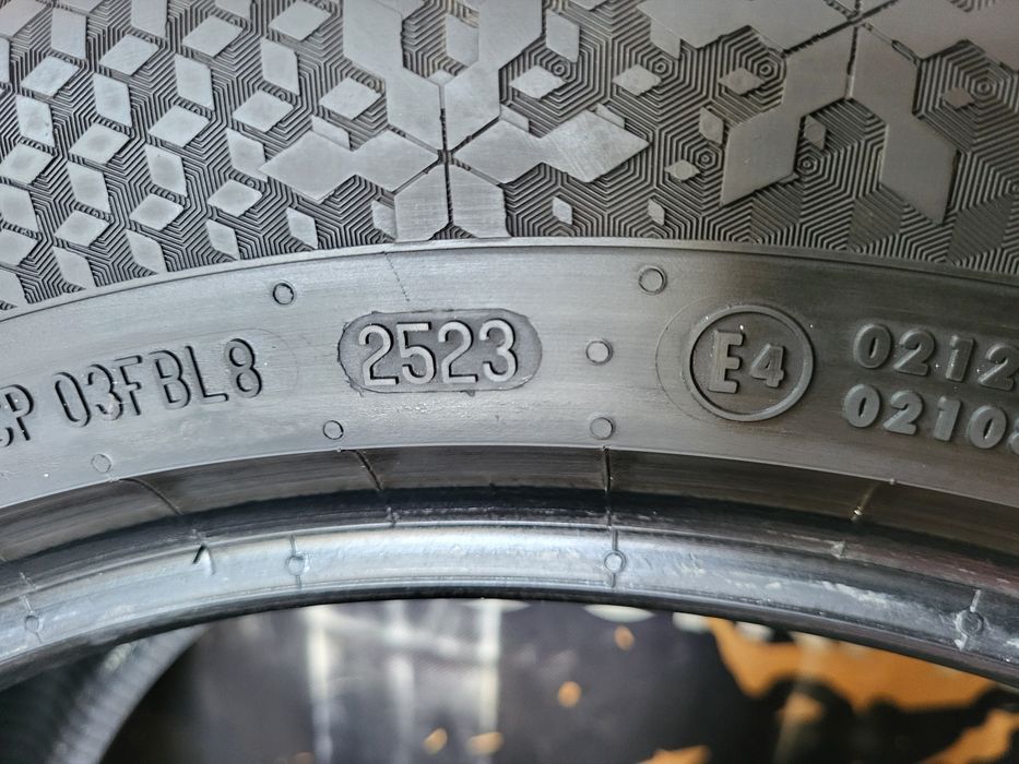 Opony zimowe 235/55/18 Continental 23rok