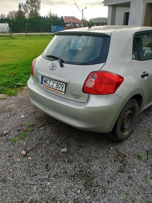 Toyota Auris uszkodzony