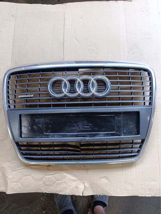 Решотка ррадіатора ауді а6с6 грільниця