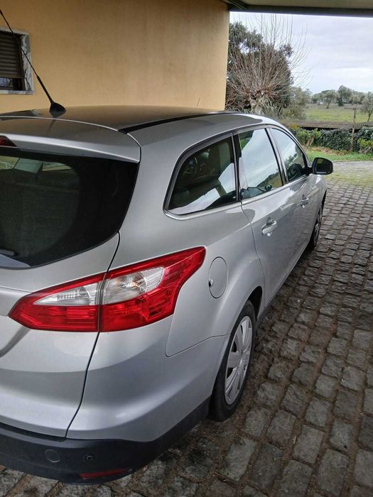 vendo  carrinha ford focus em muito bom estado
