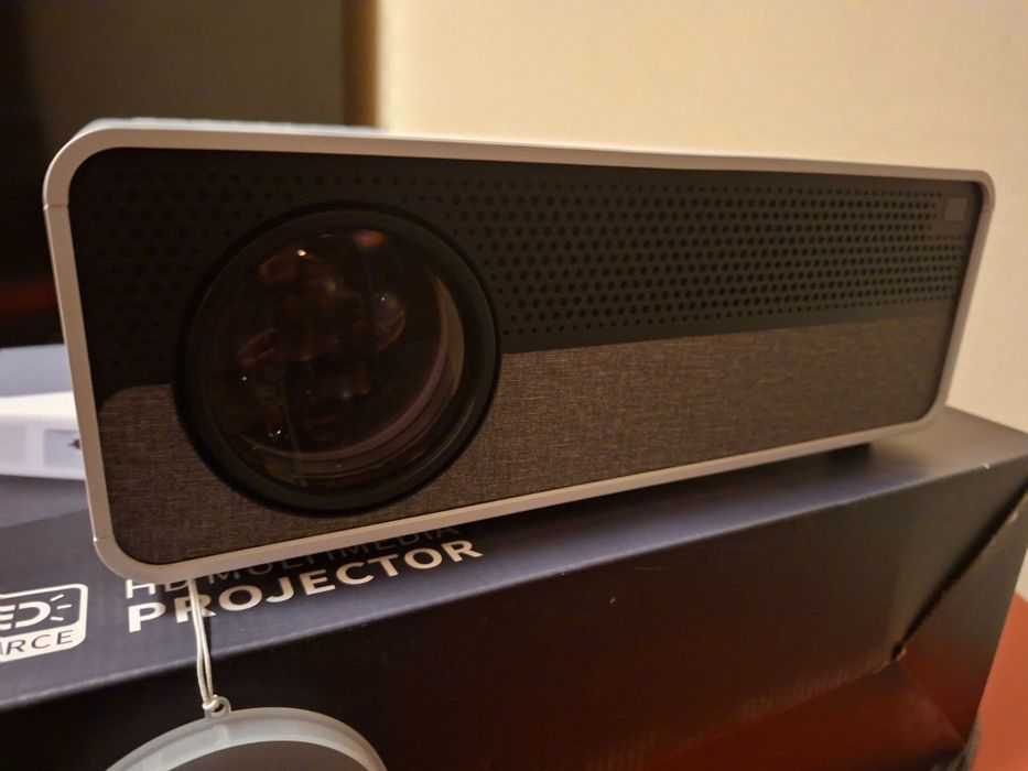 Проектор LED + тканевый экран