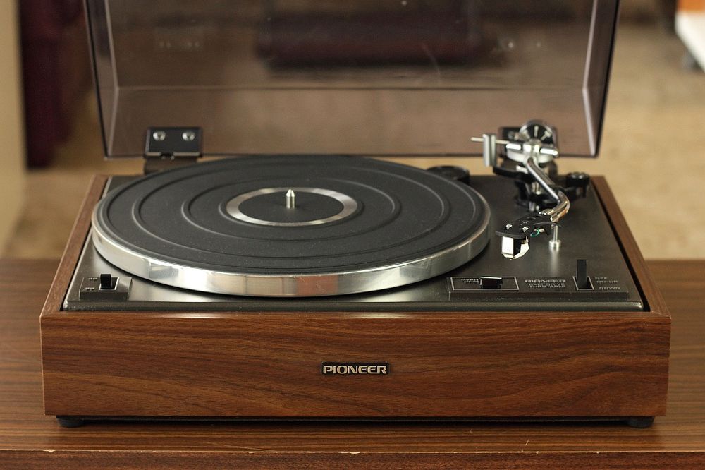 Pioneer PL 12D gira discos
