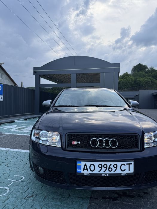 Audi a4b6 S-line static