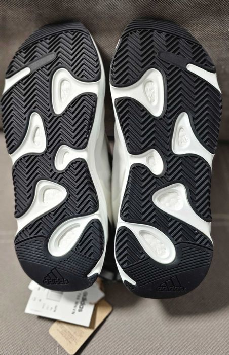 Adidas Yezzy 700 MNVN rozmiar 44
