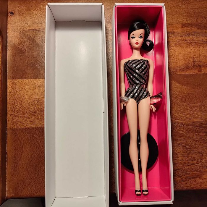 Boneca Barbie 60th Sparkles (FXD73) - Assinada por Bill Greening