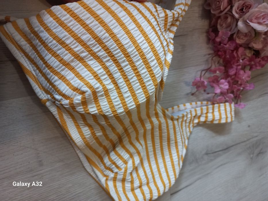 Biustonosz kąpielowy M