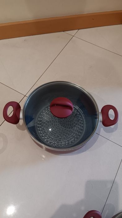 Conjunto de  4 tachos em bom estado