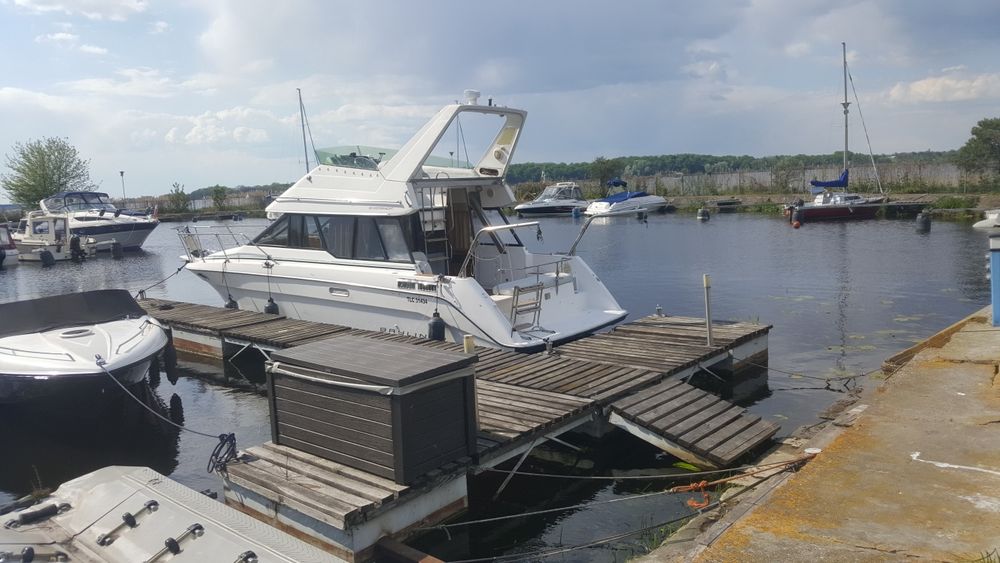 Jacht motorowy bayliner 3058 houseboat