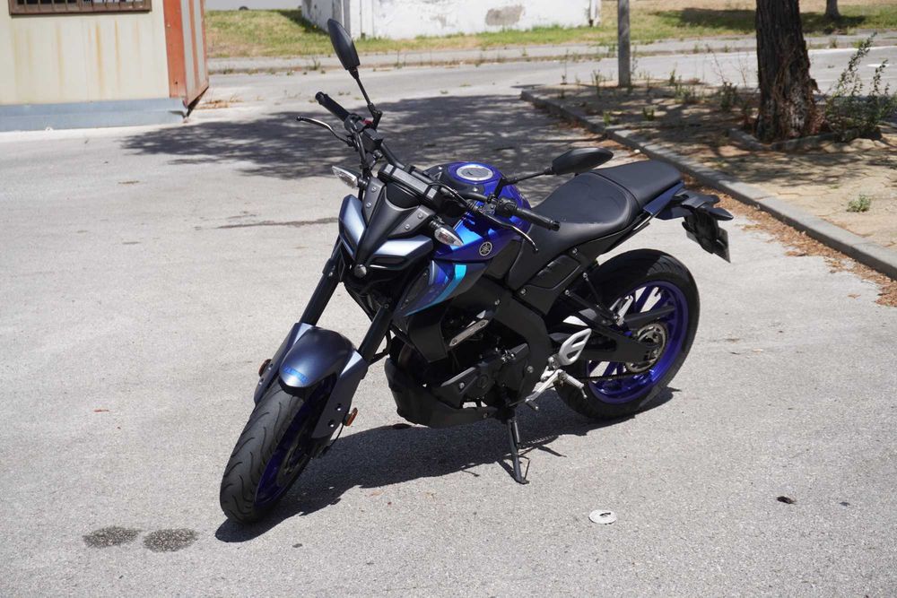 Yamaha MT-125 2022 | 21.700 km | Escape Black Widow | Excelente estado