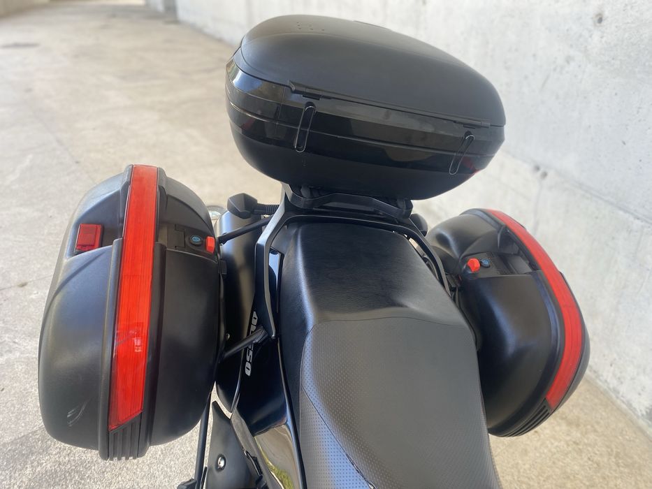 Suzuki  DL650 V-Strom  (27000km)