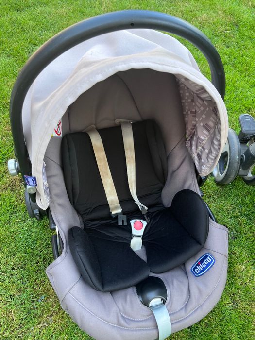 Carrinho e ovo bebé