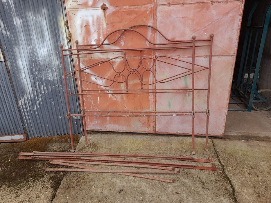 Cama antiga em ferro