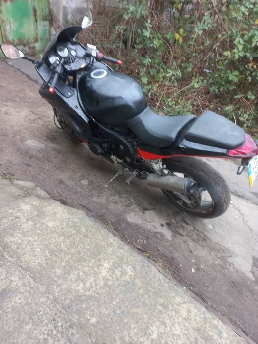 Мотоцикл кавасакиZZR 600