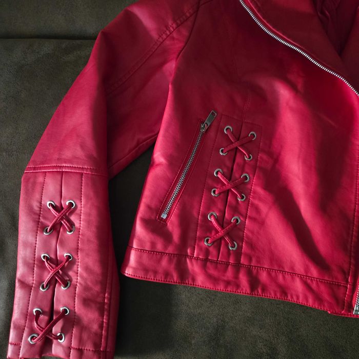 Piękna kurtka Ramoneska czerwona z wiązaniami eko NOWA