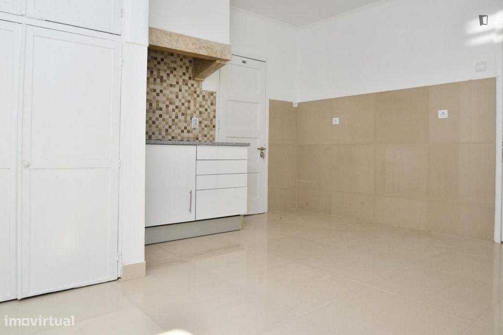 Quarto - localizado em Entrecampos Lisbon