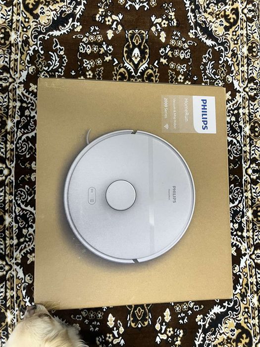 Робот пилосос миючий.