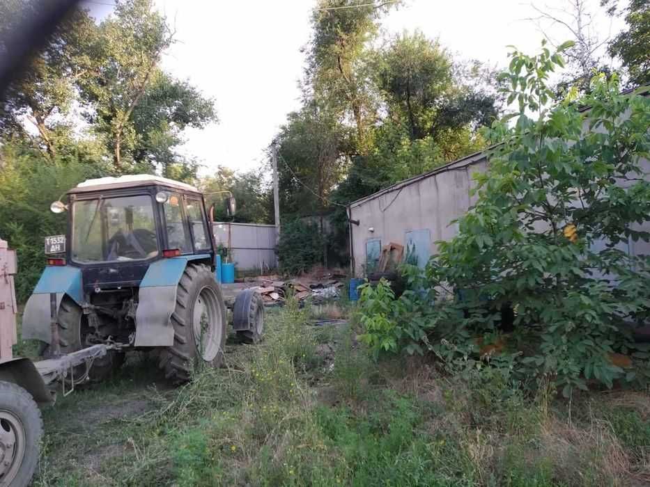 Комерційна база з виробничими приміщеннями та великою територією