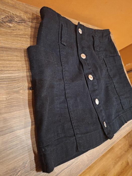 Czarna mini spódniczka Bershka