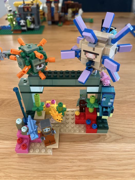 Lego Minecraft 21180 Walka ze Strażnikami