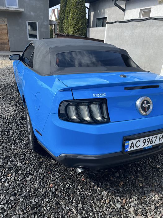 Продам Ford Мустанг кабріолет 3 ,7