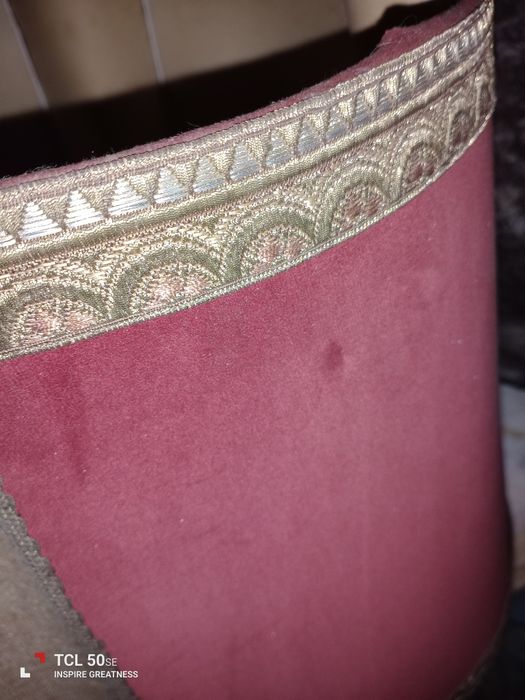 Candeeiro vintage tem mais de 100 anos, a precisar de restauro.