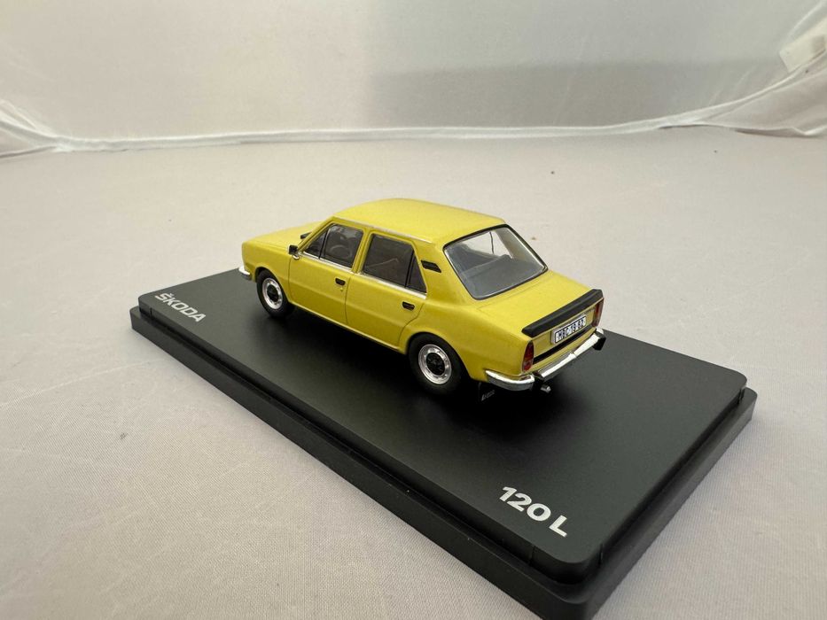 SKODA 120L – ABREX 1:43 – Kolekcjonerski model