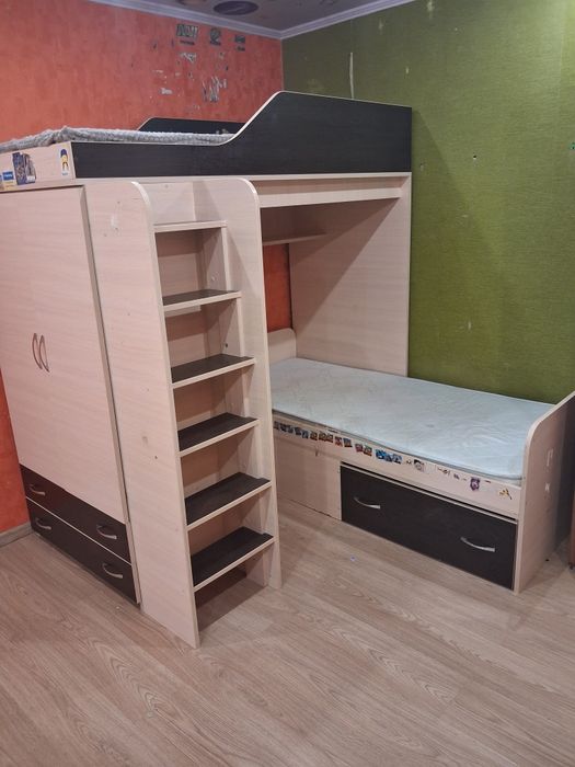 Продам двоярусне ліжко