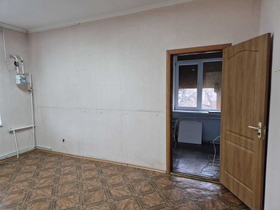 Продаю офісне приміщення, всі комунікації, центр