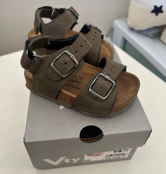 Sandálias de menino