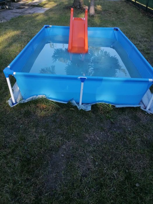 Basen ogrodowy dla dzieci ze zjeżdżalnią