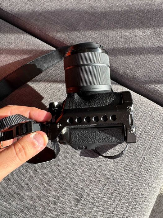 Sony alpha 7 III + FE 28-70mm f/3.5-5.6 OSS II + smallrig cage