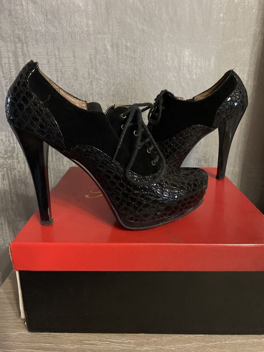 Ботильони, ботильйони, гарні туфлі