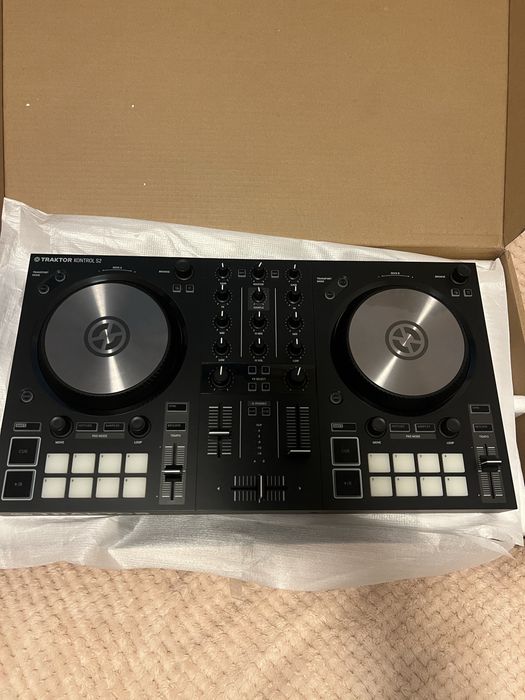 Controladora Traktor Kontrol S2 Mk3