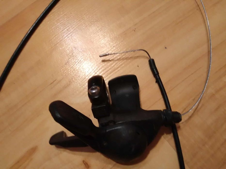 Prawa manetka Shimano Deore SL-M511.