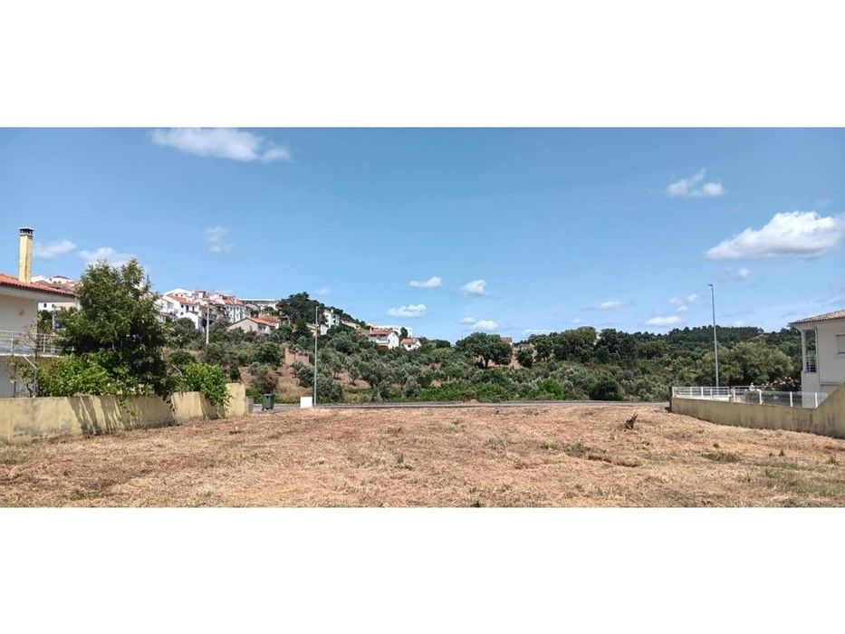 Lote de terreno urbano, destinado à construção de Moradia com uma á...