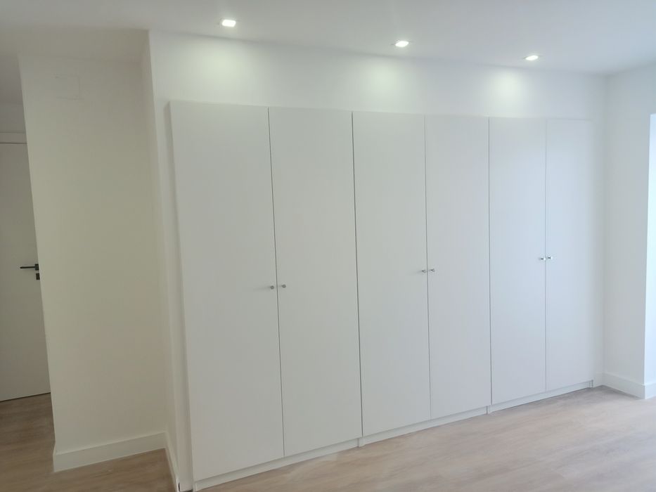 Obra gera lpladur avanaria rebouca  pintar electricidade remodelar cozinha casa de banho canalizacao ceramica
