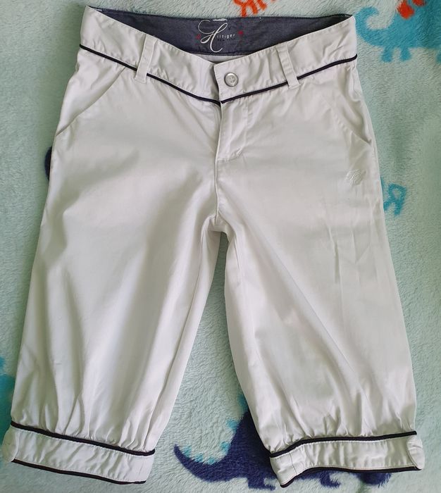 Spodenki/bermudy marki Tommy Hiilfiger (122cm)