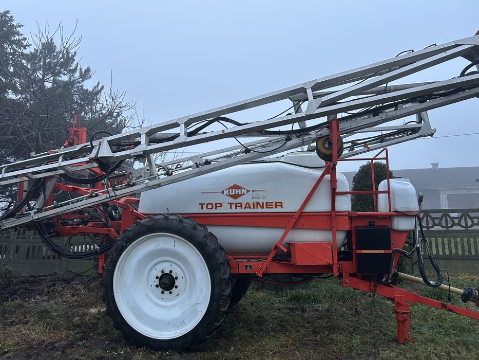 Opryskiwacz Kuhn  3200 l 27 m Polecam !!