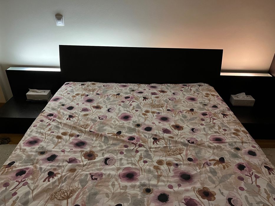 Cama de casal moderna
