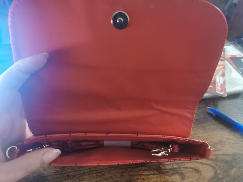 Czerwona torebka believe