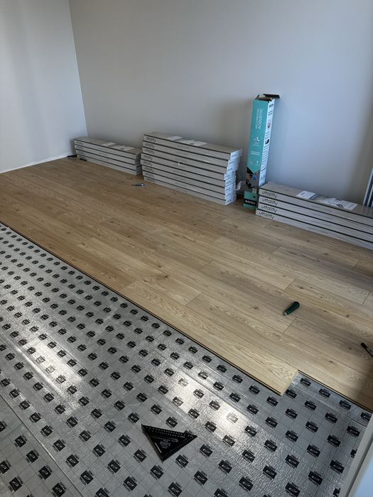 Układanie paneli podłogowych Gdańsk – szybki i fachowy montaż