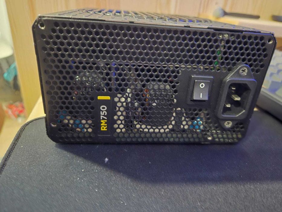 Fonte de alimentação Corsair RM750