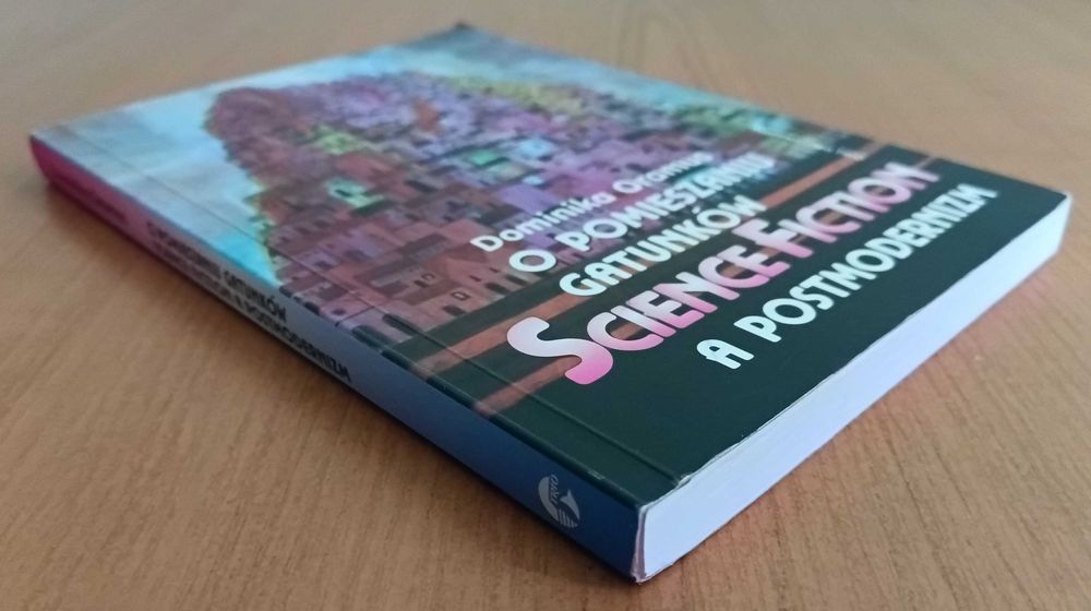 Dominika Oramus "O pomieszaniu gatunków"