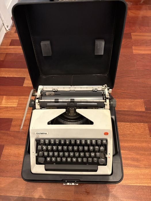 Máquina de escrever Olympia
