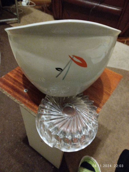 Супница фарфоровая.