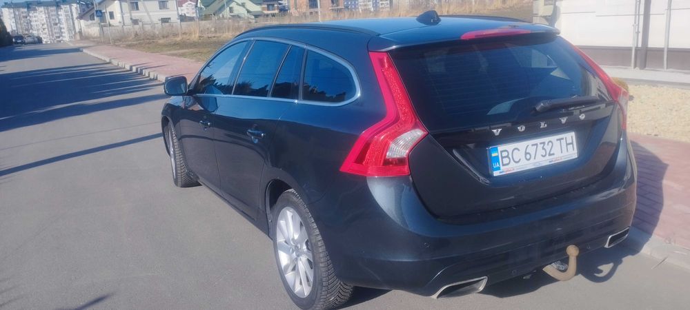 Вольво v60 2014 року